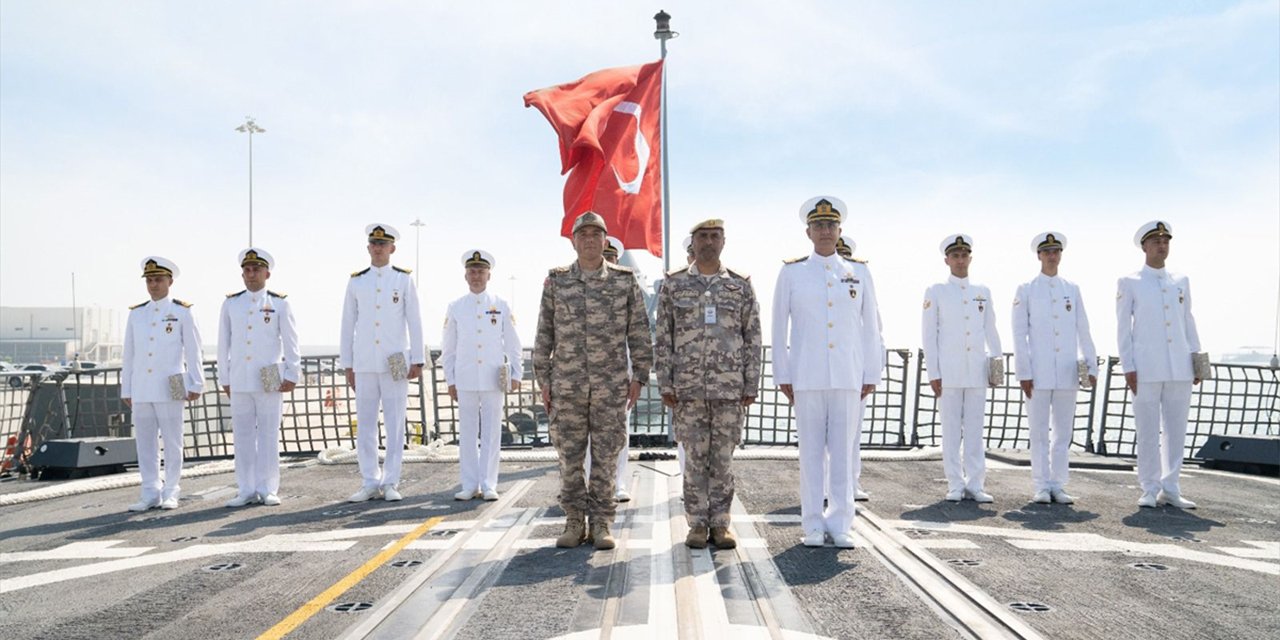 Türk askeri gemisi, Dünya Kupası için Katar'da