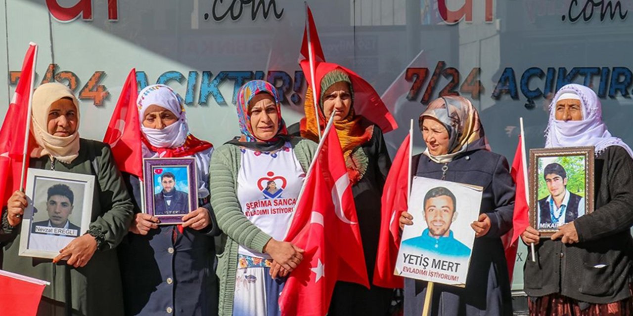 Vanlı ailelerin HDP önündeki eylemleri sürüyor