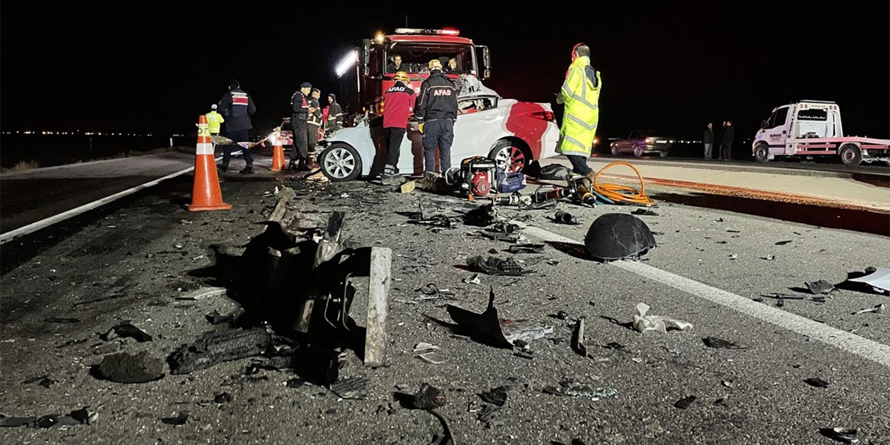 Konya yolunda kaza! Kamyonla çarpışan otomobilin sürücüsü öldü