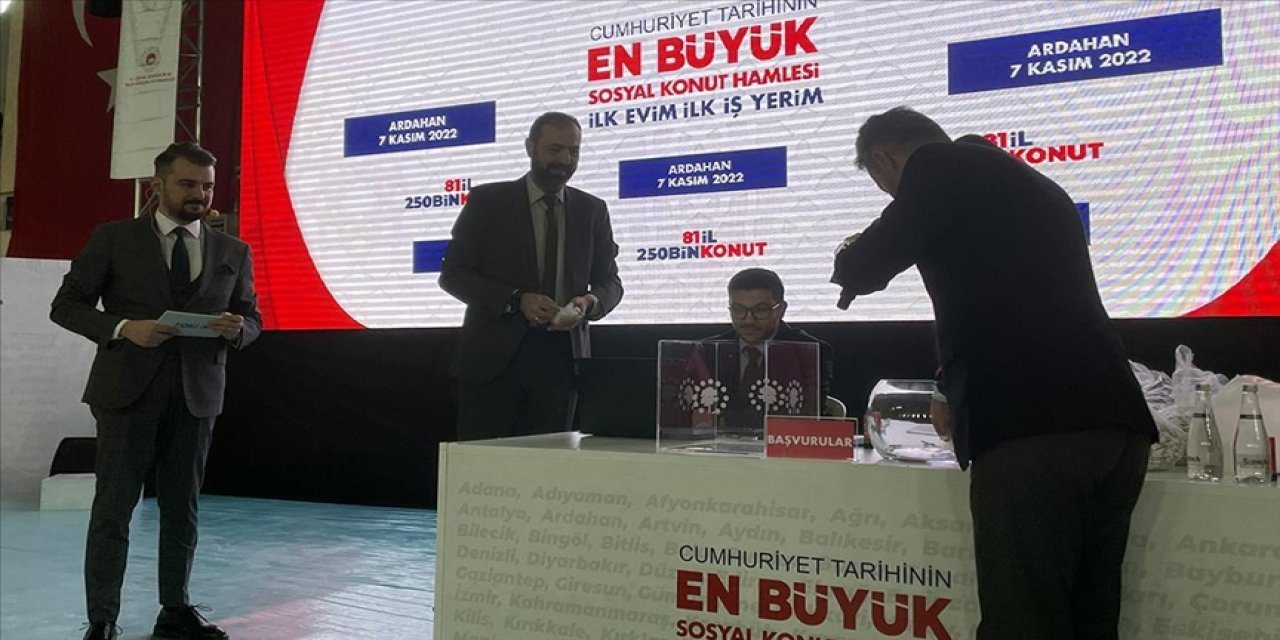 TOKİ, sosyal konut projesinde ilk kuraları çekti