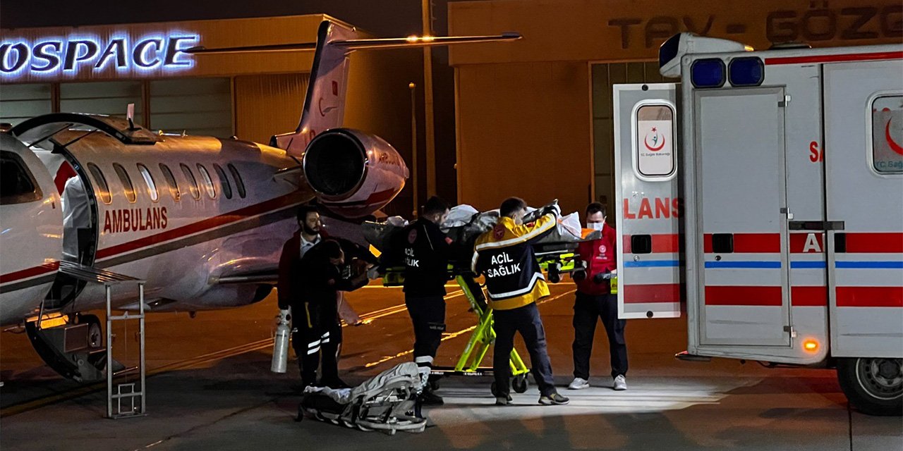 Ambulans uçakla Türkiye'ye getirildiler! Hastalardan birinin durumu kritik