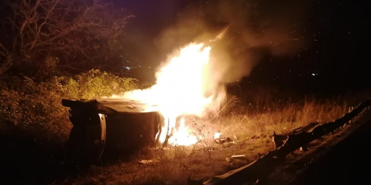 Şarampole devrilen araç bir anda alev topuna döndü