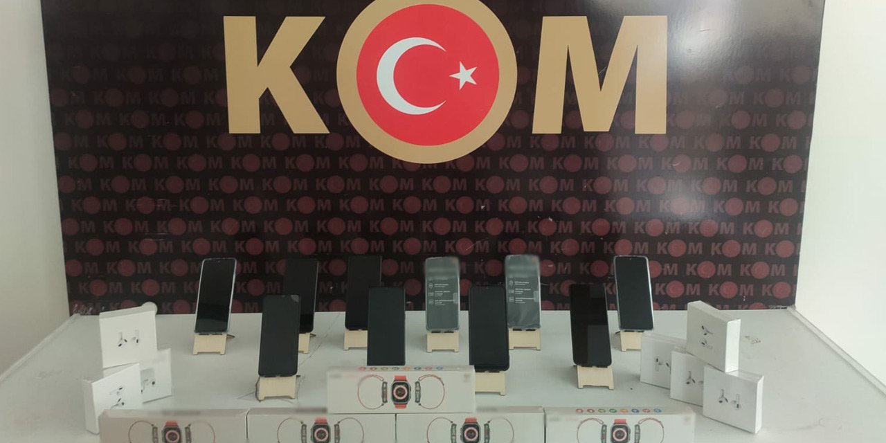 Konya’da kaçak cep telefonu operasyonu: 2 gözaltı