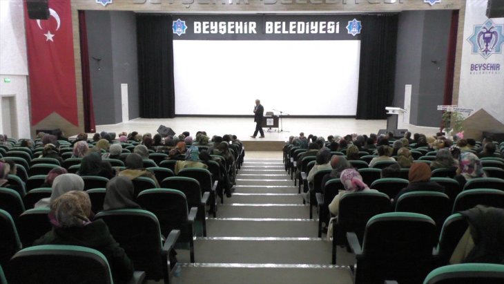 Beyşehir'de çocuk sorunları konulu konferans düzenlendi