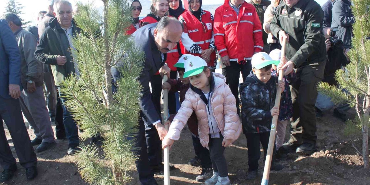 Türkiye Yüzyılına Nefes için Konya’da 70 bin fidan toprakla buluştu