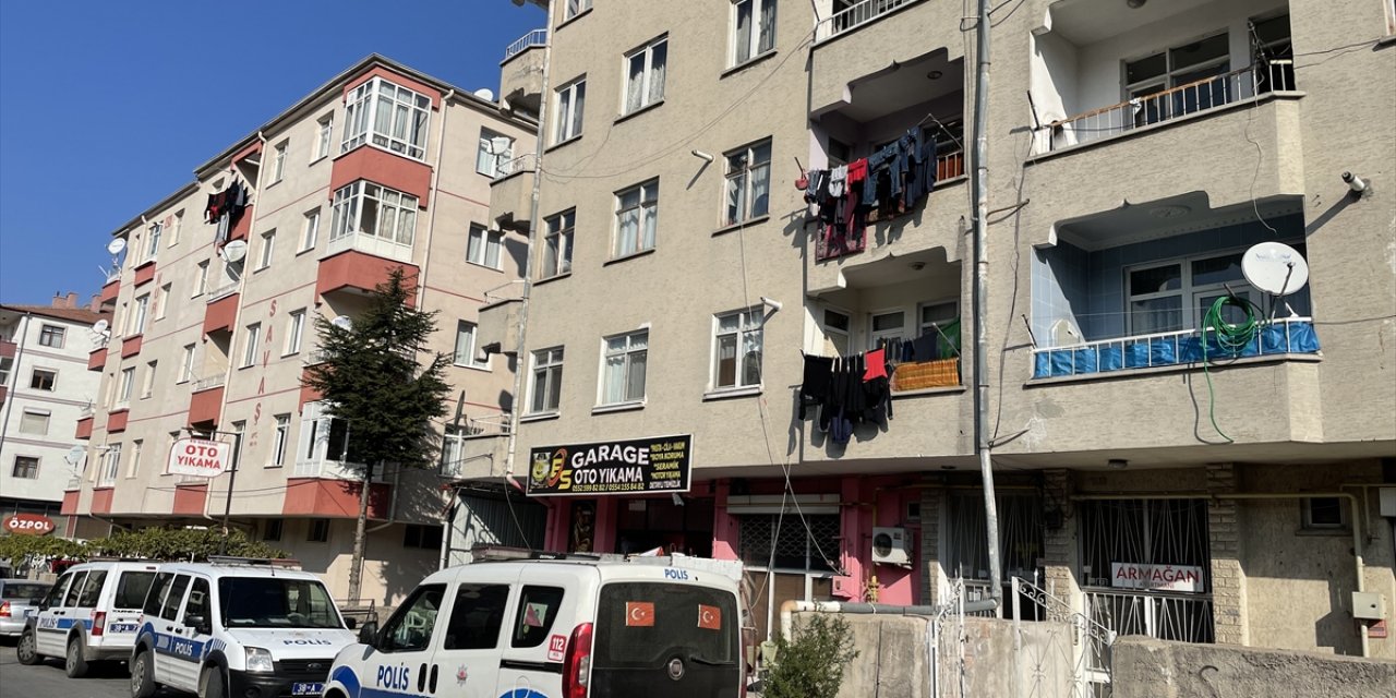 20 yaşındaki genç evinde ölü bulundu