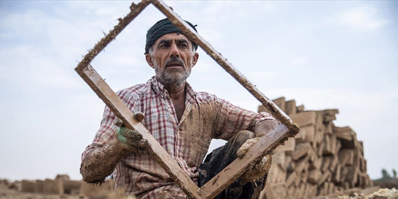 Iraklı duvar ustası, yarım asırdır kerpiç evleri yaşatmaya çalışıyor