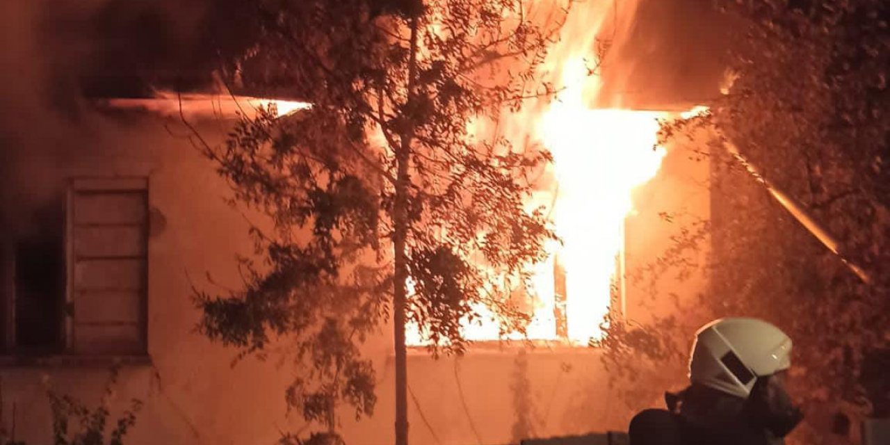 Son Dakika: Konya'da sobadan çıkan yangın evi kül etti