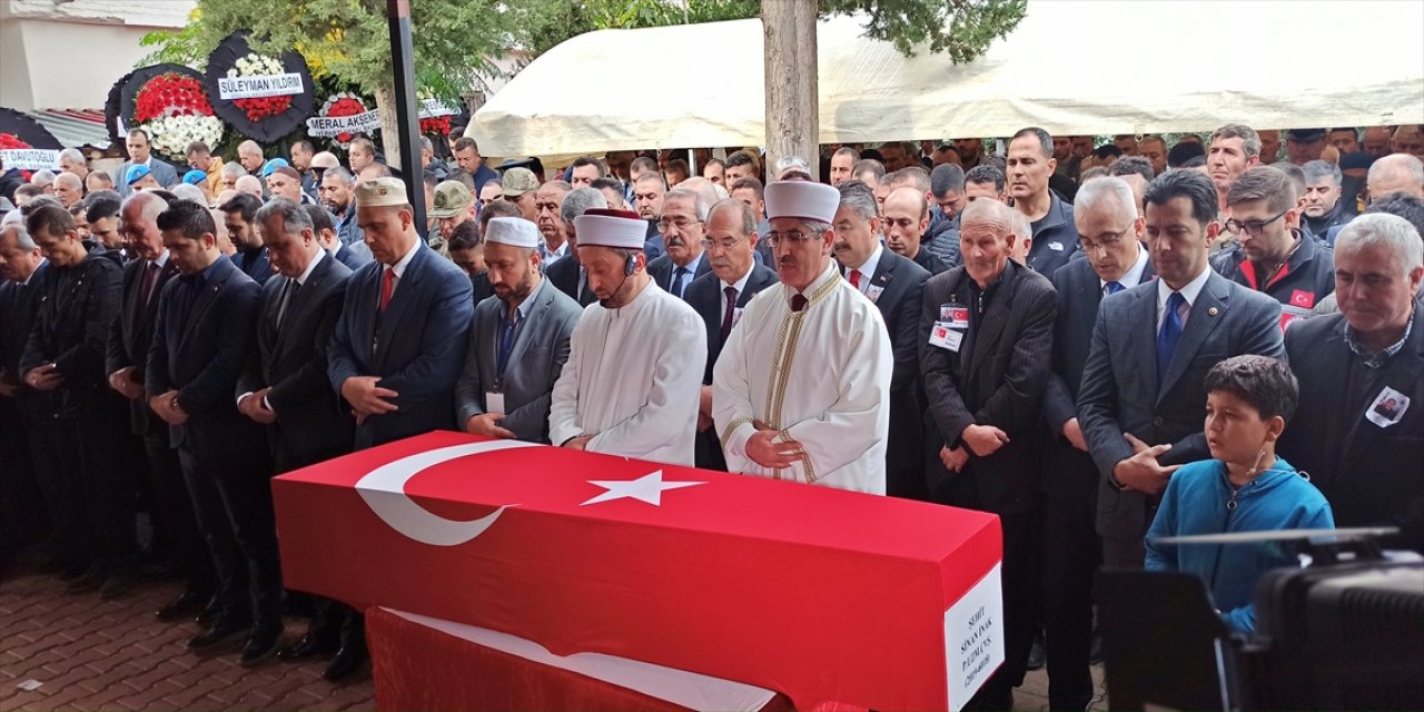 Pençe-Kilit şehidi Sinan İnak son yolculuğuna uğurlandı