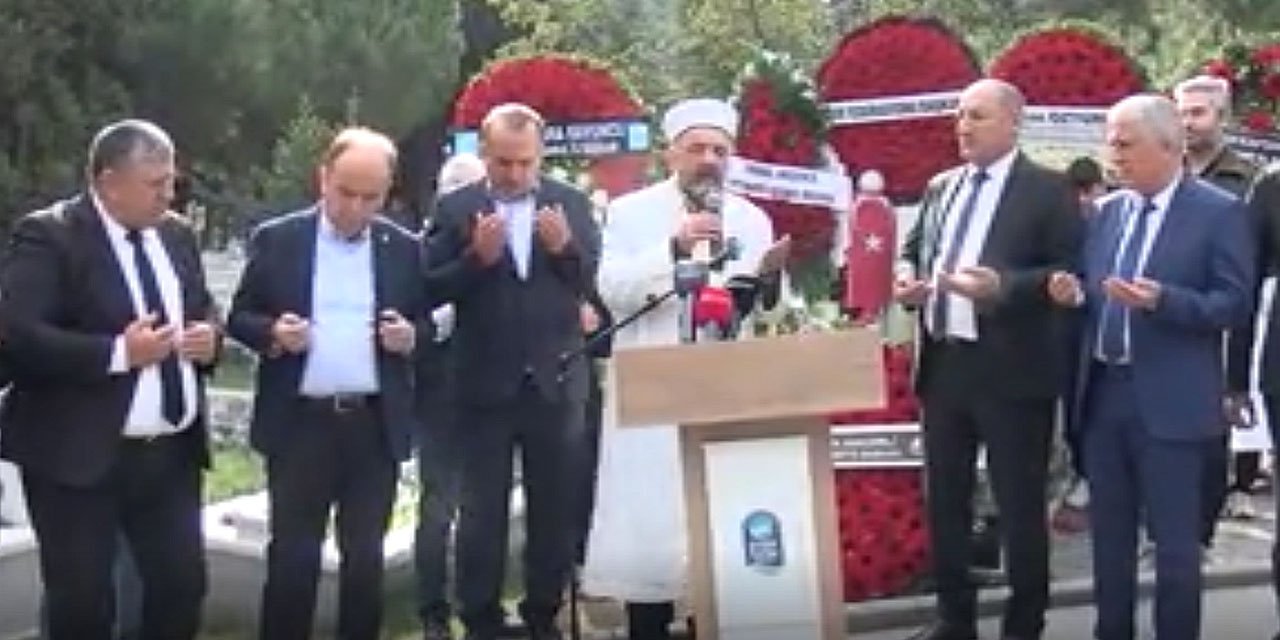 Efsane halterci Naim Süleymanoğlu mezarı başında dualarla anıldı