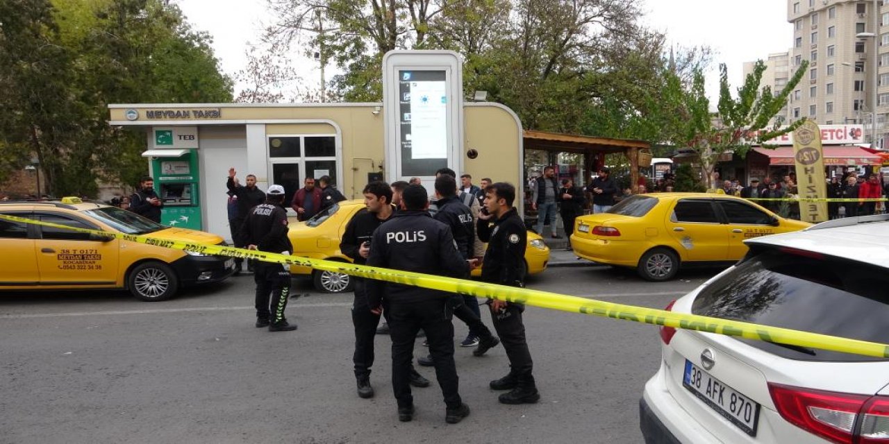 Taksici - çaycı kavgası! Husumetlisi yerine babası ve kardeşini vurdu