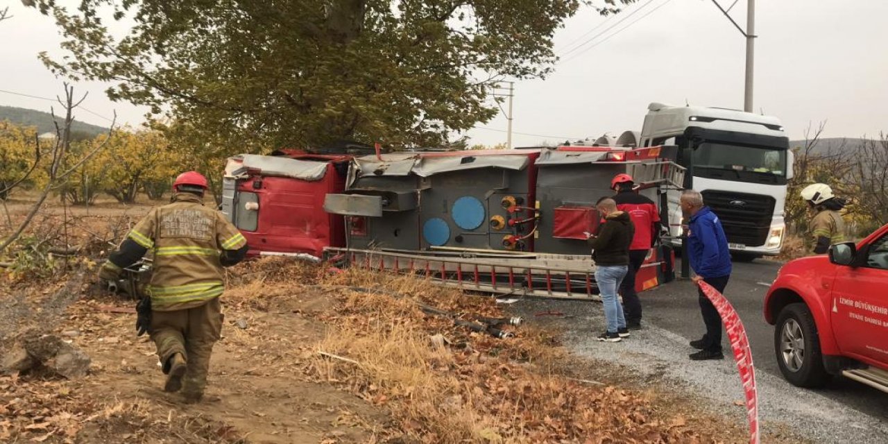 Yangına giden itfaiye aracı devrildi: 3 yaralı