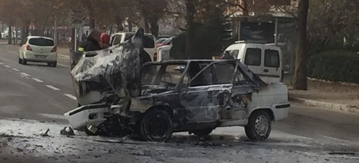 Konya’da ağaca çarpan otomobil alev aldı, sürücü yaralı kurtuldu