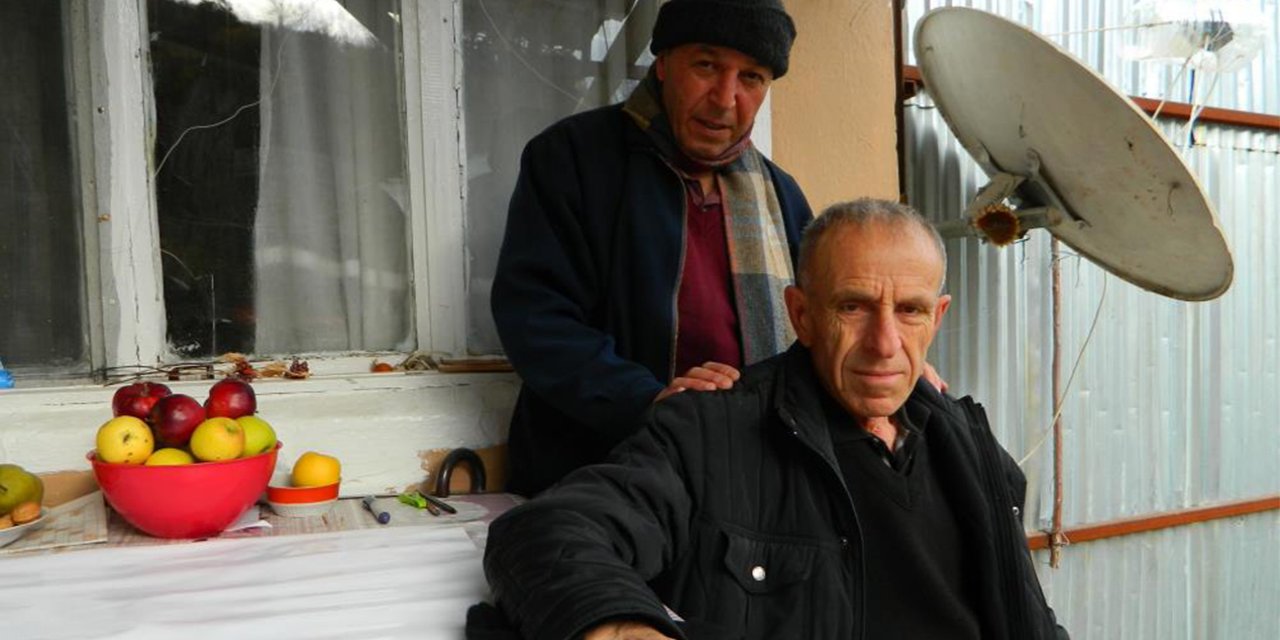 Kafasına vurulan elmanın rengini ve cinsini biliyor!