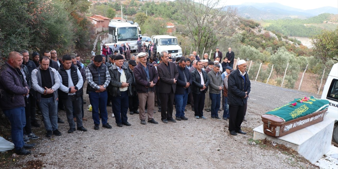 Evinde boğularak öldürülen kadın son yolculuğuna uğurlandı!