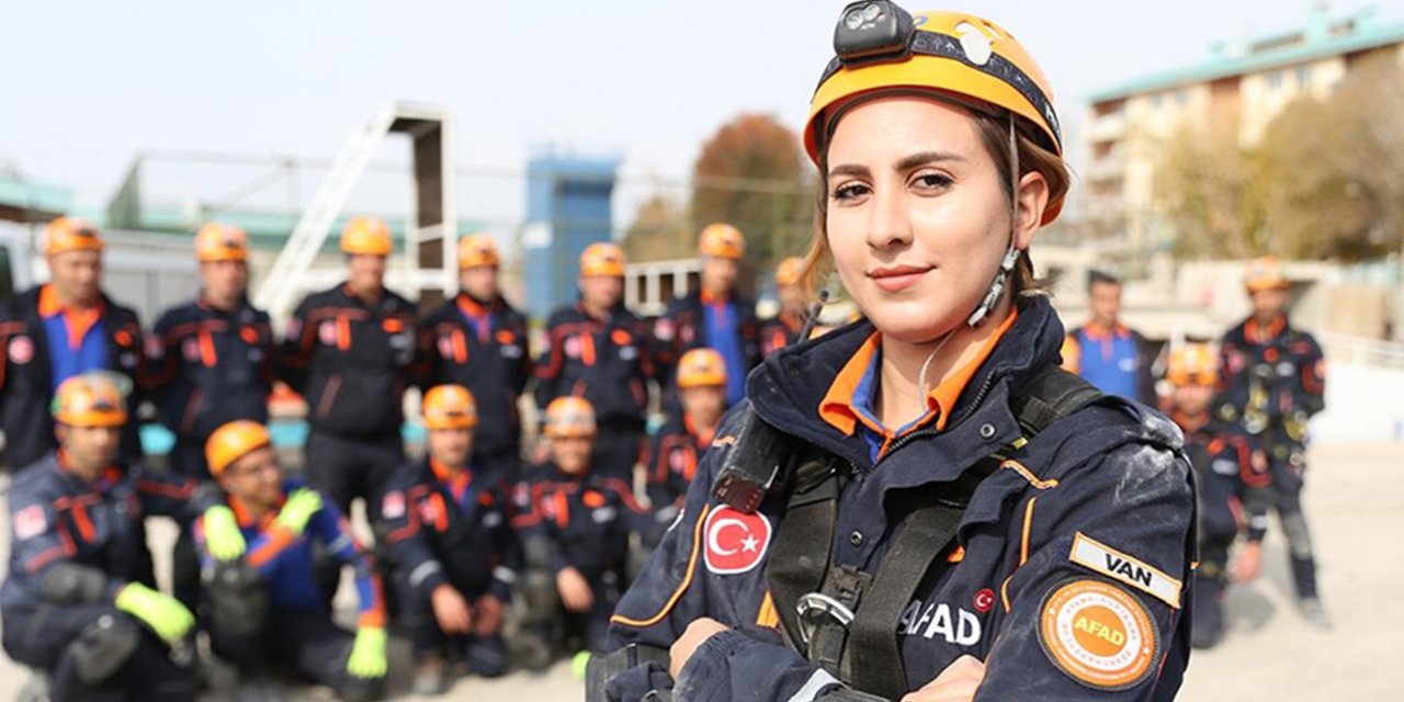Van depremini yaşayan Büşra, arama kurtarma teknisyeni oldu