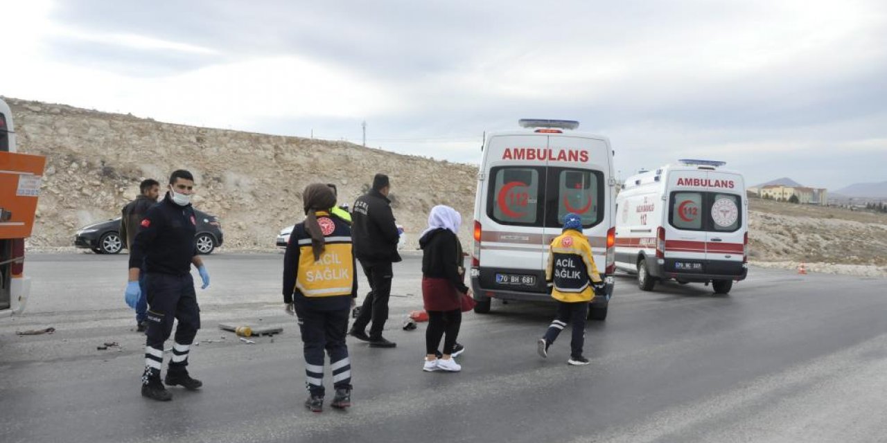 Karaman’da yolcu minibüsü ile işçi servisi çarpıştı