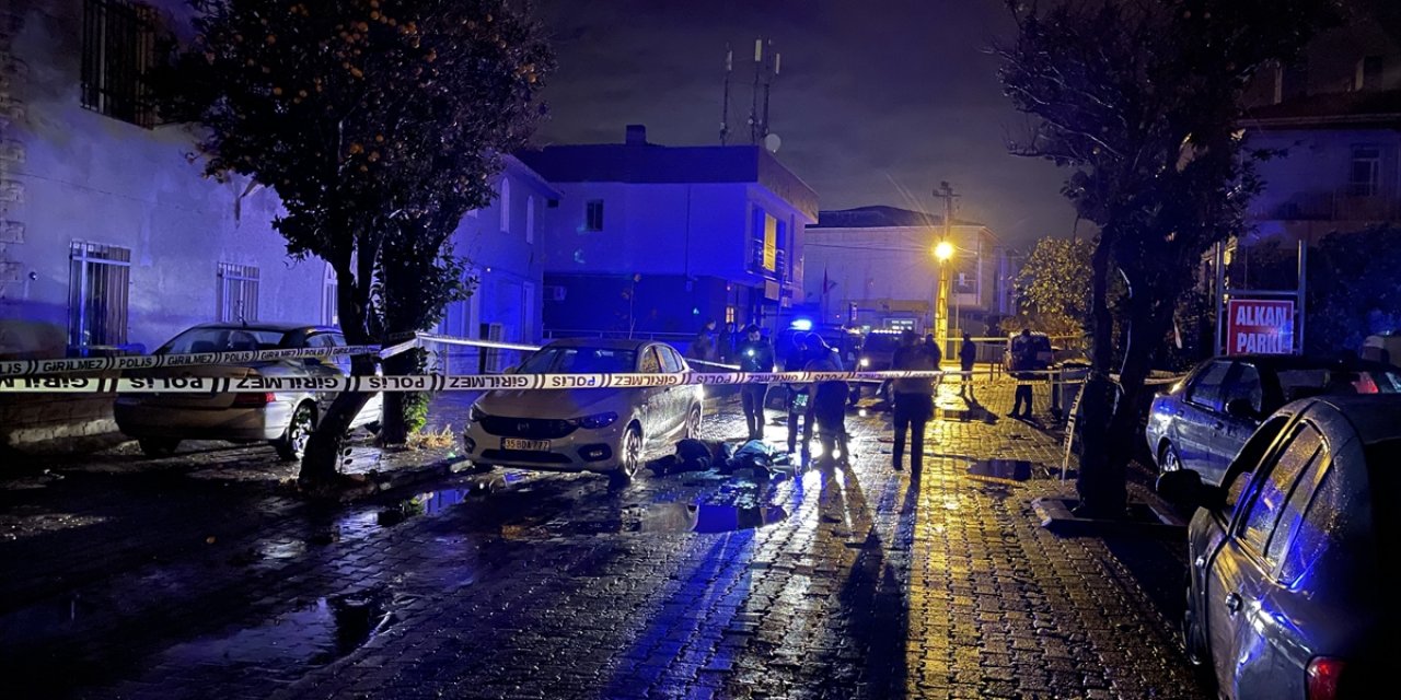 Sokak ortasında silahlı saldırıya uğrayan iki kişi öldü