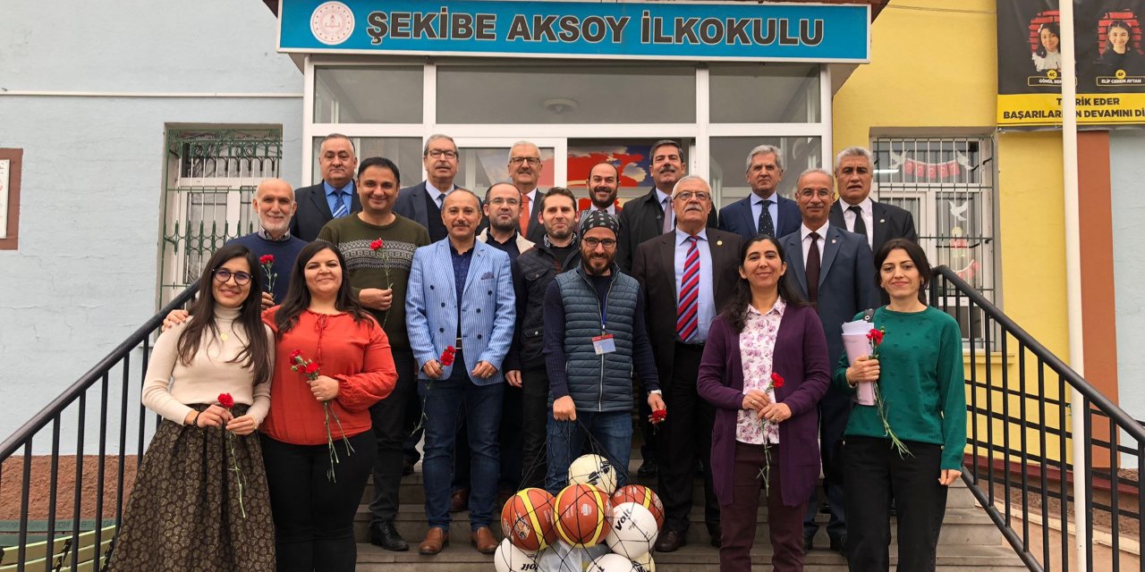 Konya ASKF, Şekibe Aksoy İlkokulu'nda öğretmenlerin gününü kutladı