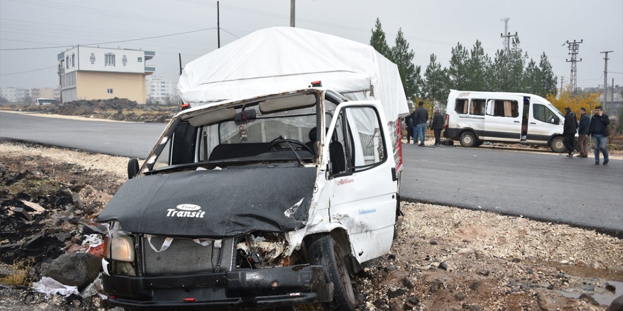 Öğrenci servisi ile birlikte 3 araç çarpıştı: 13 yaralı