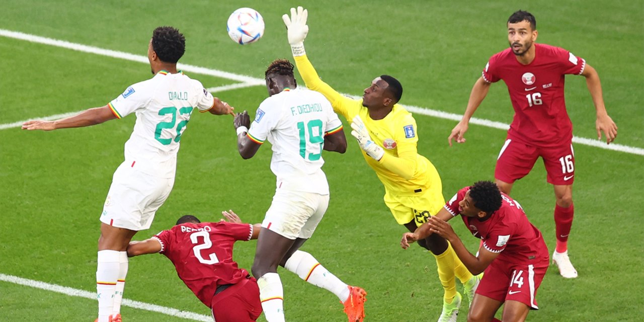 Son Dakika: Tarihi gol Katar'a yetmedi, Senegal galibiyetle tanıştı