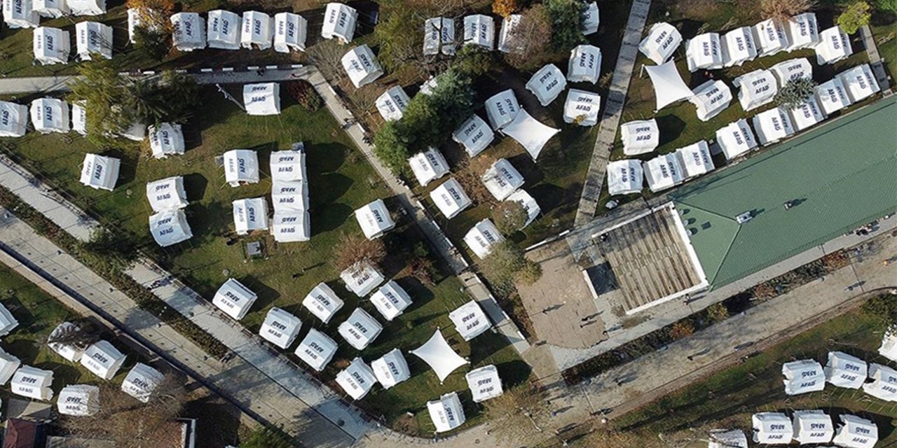 Düzce'de kurulan çadırlarda 4 bin 24 depremzede konaklıyor