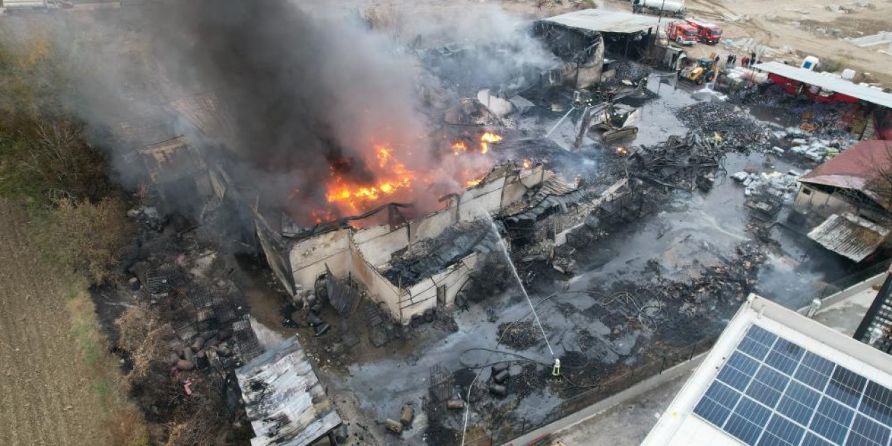 Fabrikada çıkan yangın 4 saat sonra kontrol altına alındı