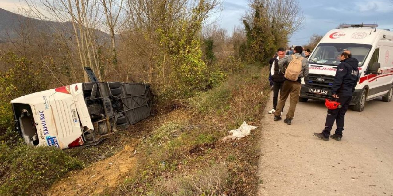 Yolcu otobüsü şarampole devrildi: 39 yaralı