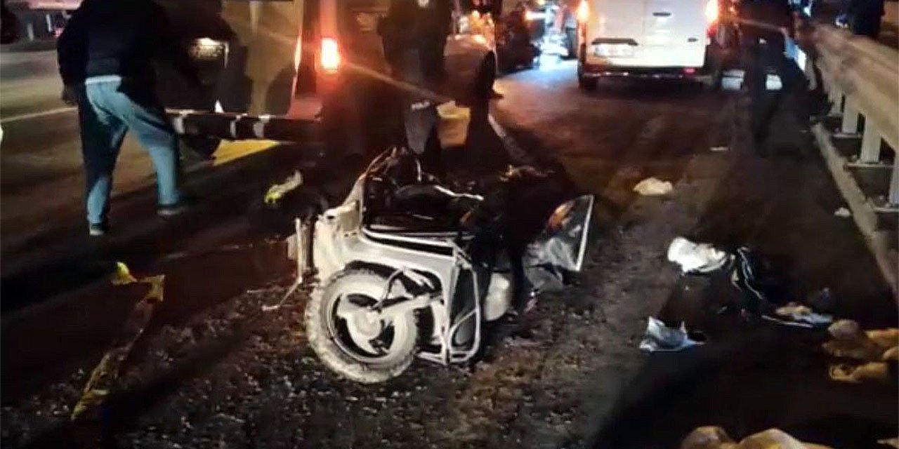 Bariyerlere çarpan moto kurye hayatını kaybetti