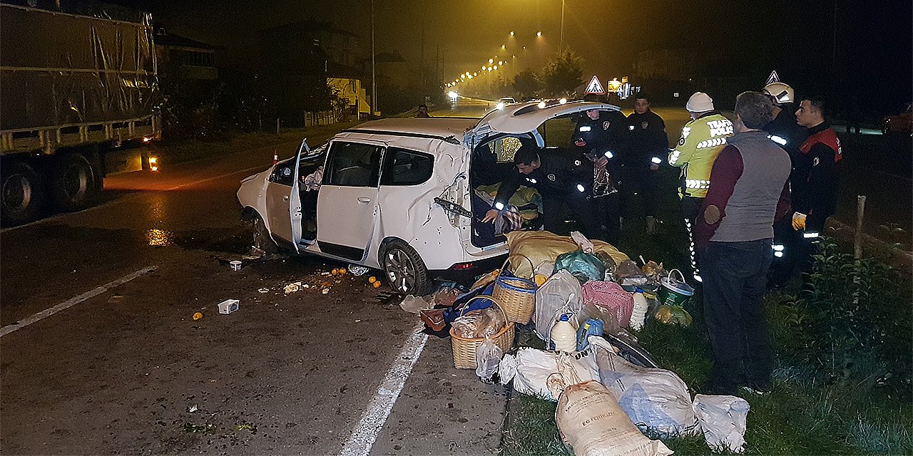 Kontrolden çıkan otomobil direğe çarpıp, takla attı: 2 ağır yaralı