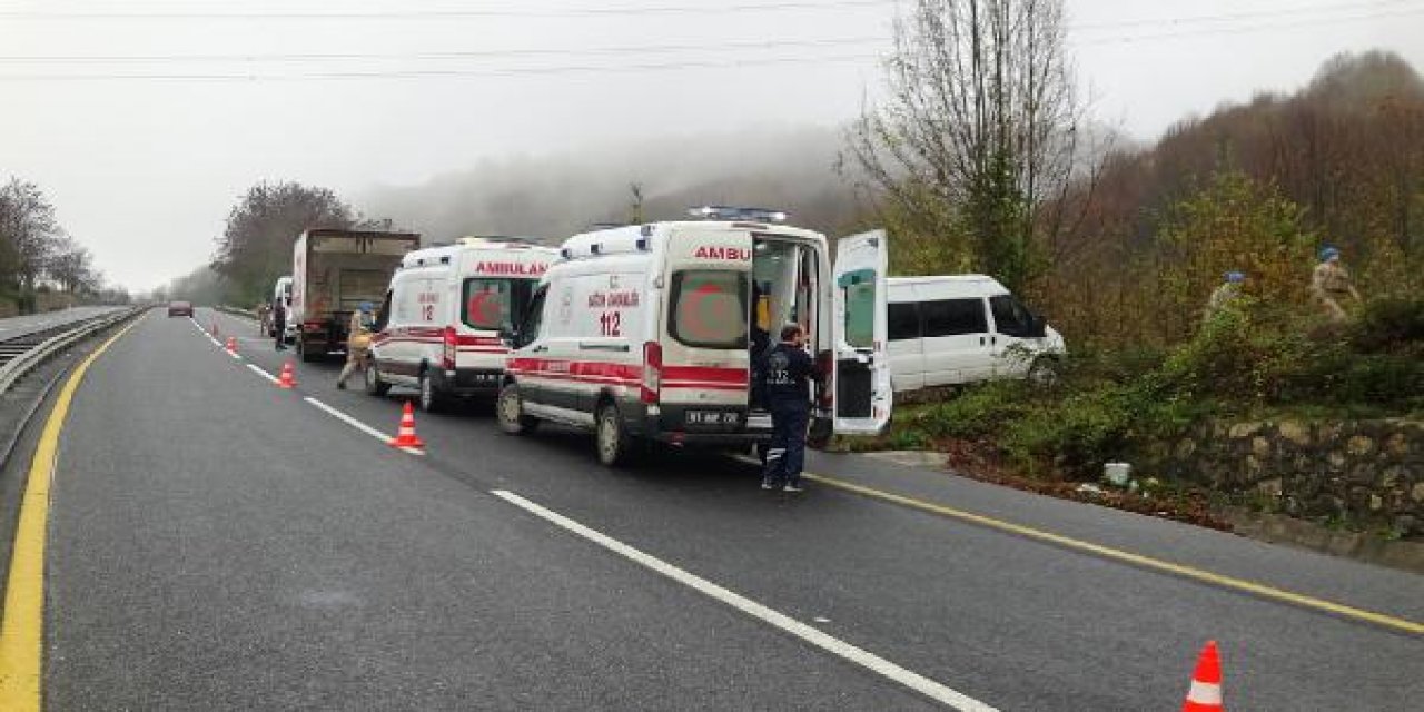 Kamyon ile askerleri taşıyan minibüs çarpıştı: 6 yaralı