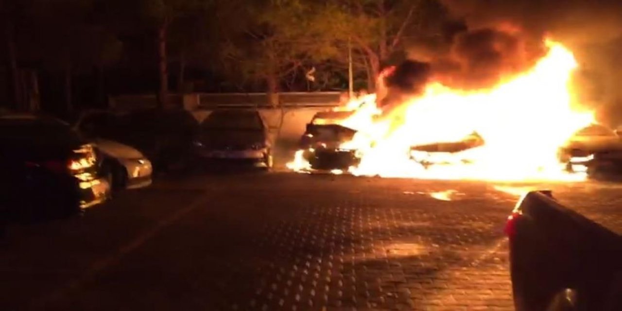 Servis otoparkında 5 araç alev alev yandı!