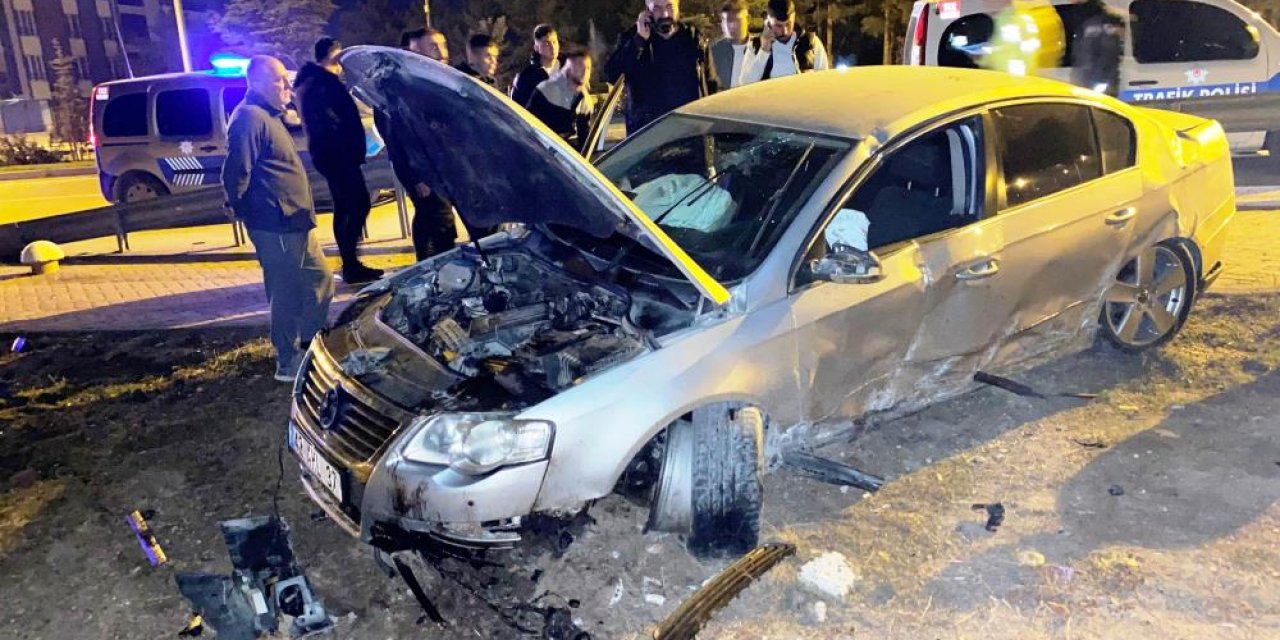 Konya’da kontrolden çıkan otomobil bariyerlere çarptı: 1 yaralı