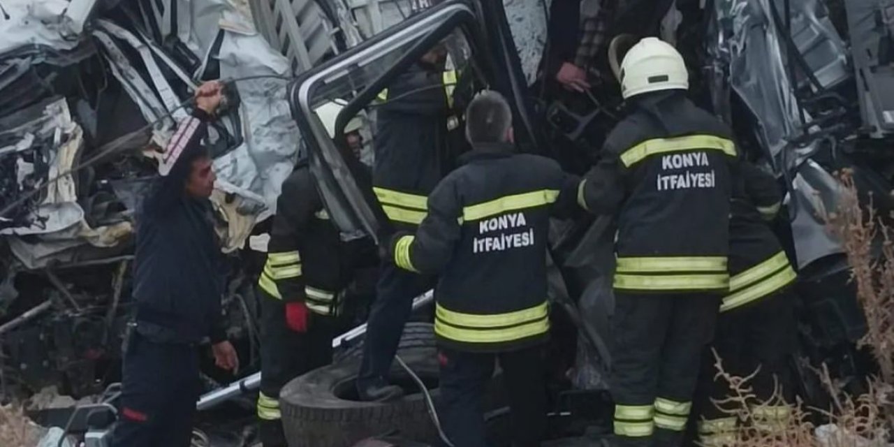 Son Dakika: Konya'da iki TIR ve kamyon çarpıştı: 2 ölü, 1 yaralı var
