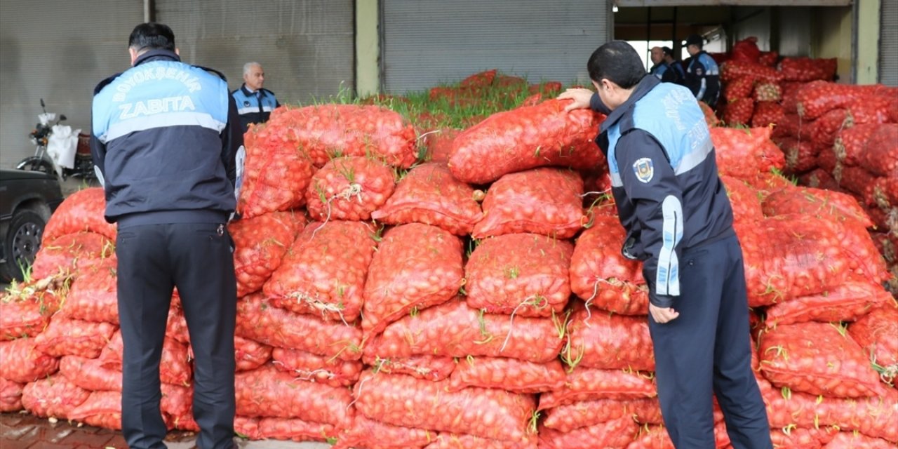 Piyasaya süreceklerdi! 22 ton çürümüş soğan imha edildi