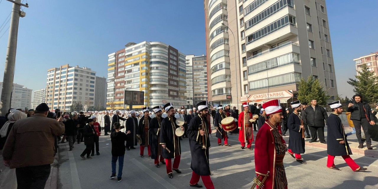 Konya’da mehteran hafızlar için sokağa indi