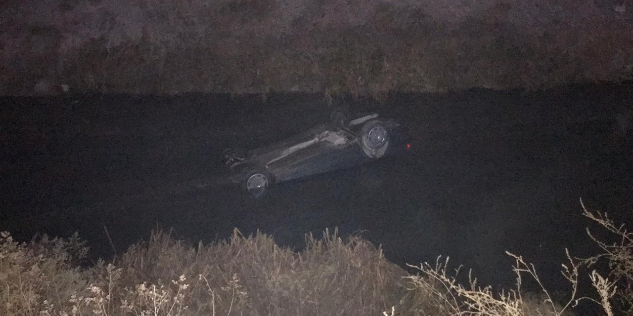 Otomobil sulama kanalına uçtu: 1 ölü, 1 yaralı