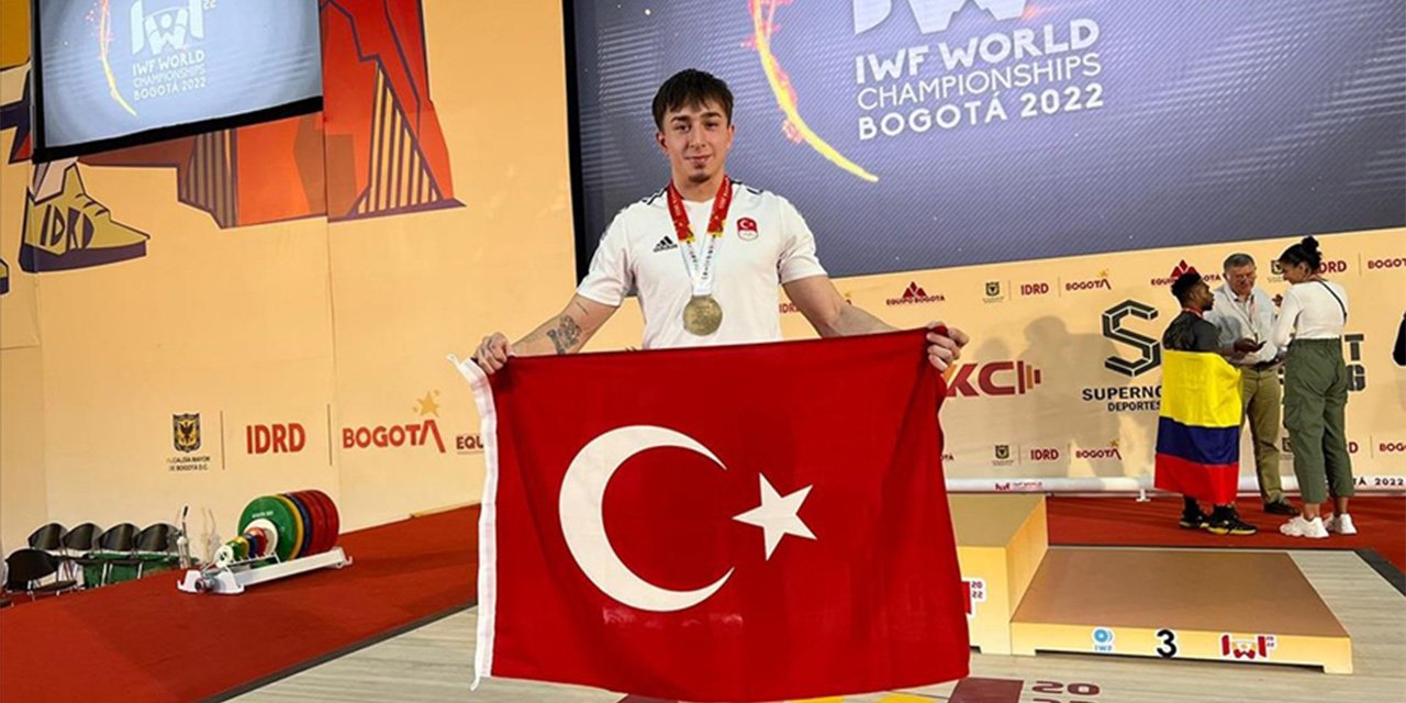 Milli halterci Yusuf Fehmi dünya şampiyonu oldu