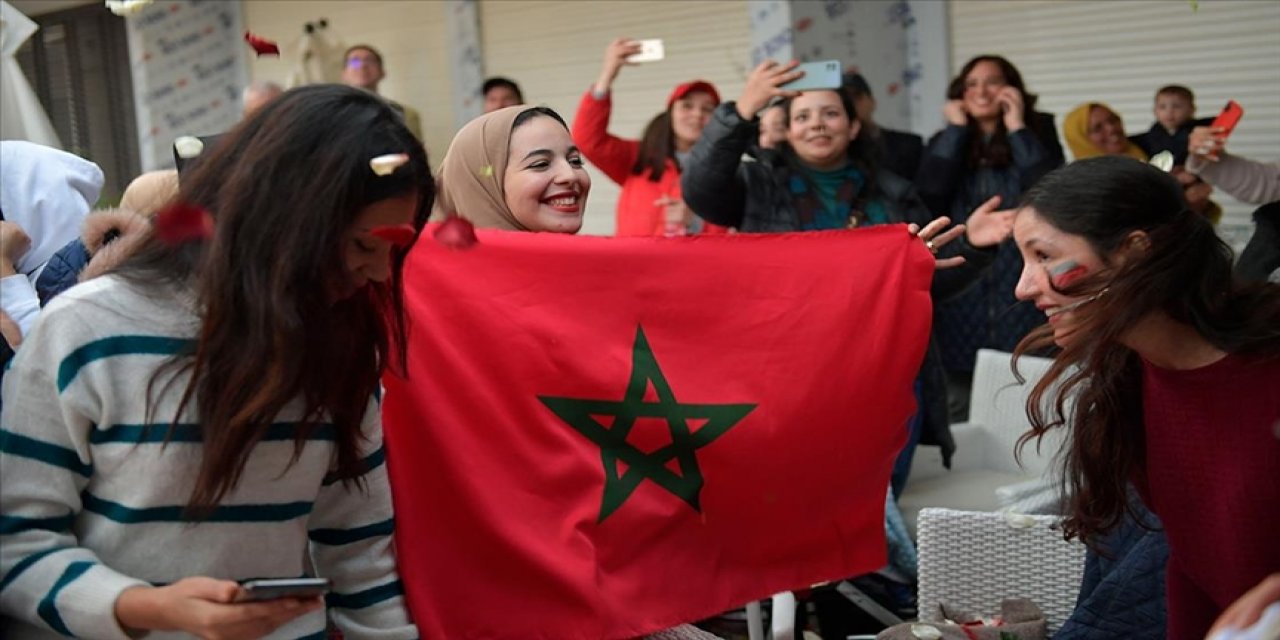 Dünya Kupası'ndaki zafer sonrası sokaklara döküldüler