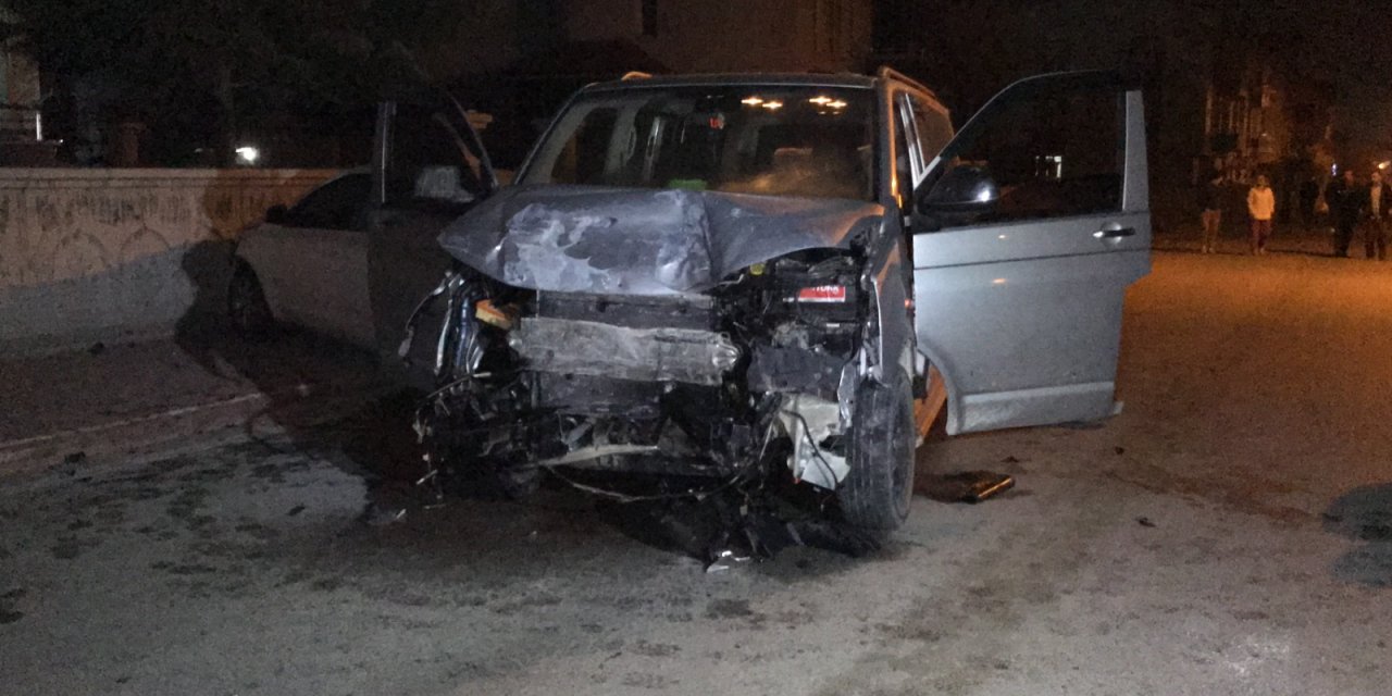 Konya’da şüpheli kovalayan polis aracı kaza yaptı