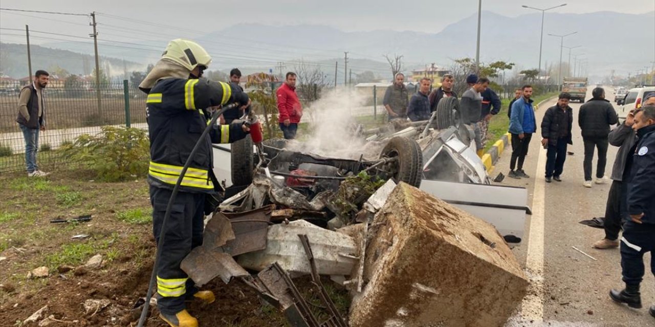 Muğla’da refüje devrilen otomobilin sürücüsü öldü