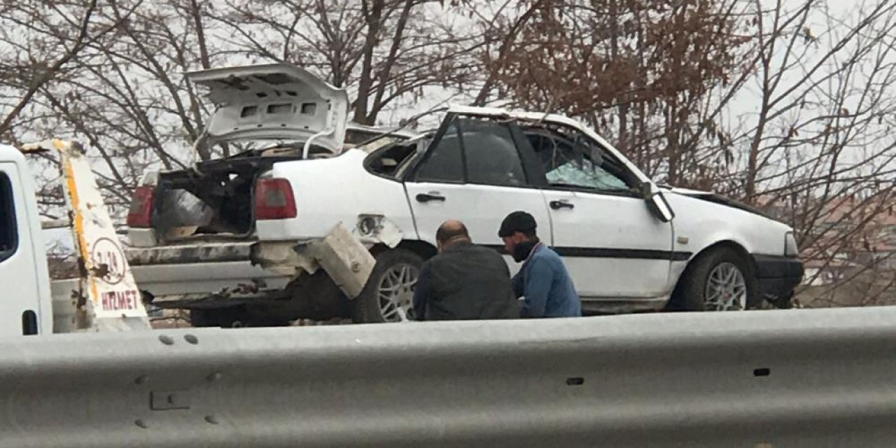 Konya’da otomobil şarampole devrildi