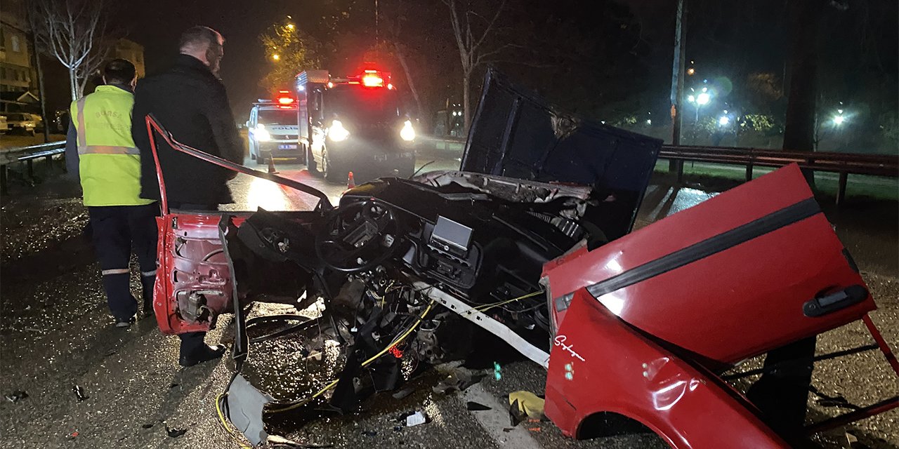 Kontrolden çıkan otomobil belediye otobüsüne çarptı: 1 ölü