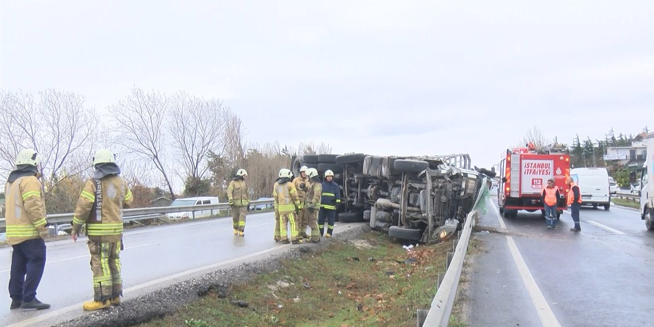 Mutfak tüpü taşıyan kamyon devrildi: 1 ölü