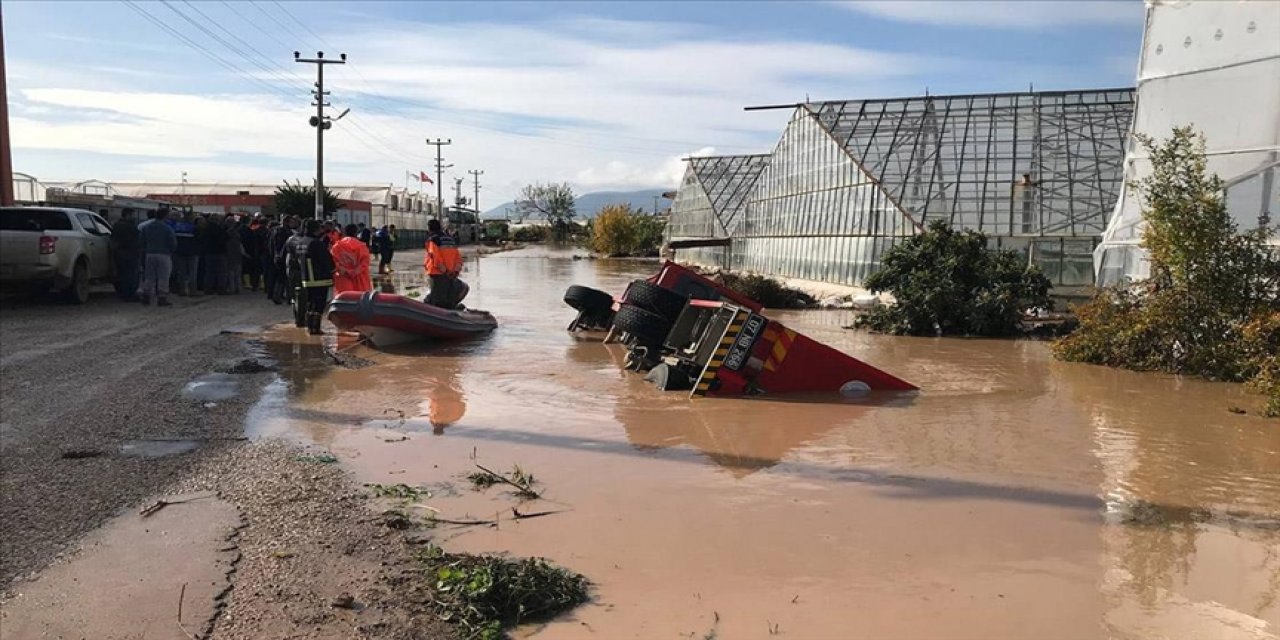 Konya’ya komşu ilde yağış alarmı! 3 ilçede okullar tatil edildi
