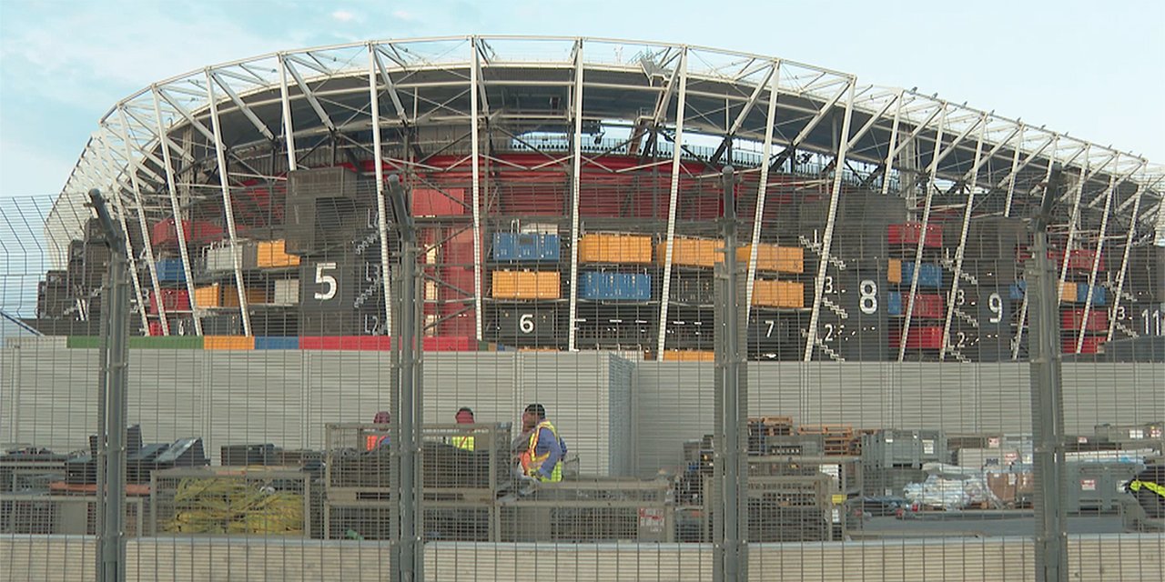 974 konteynerden inşa edilen dev stadyuma veda!