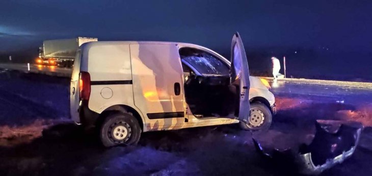 Konya’da hafif ticari araç, otomobille çarpıştı: 8 yaralı