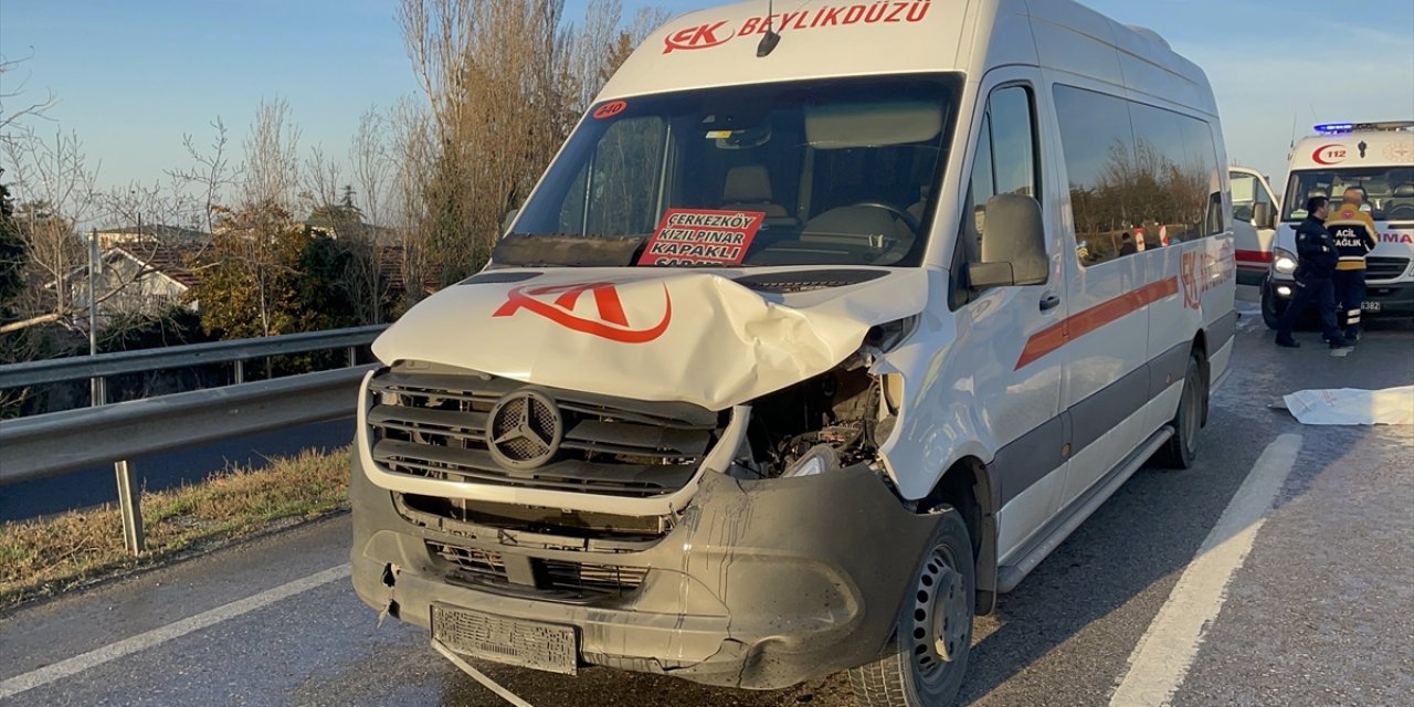 Servis minibüsünün çarptığı genç kız öldü