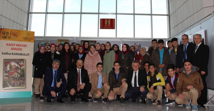 Konya'da şehit aileleri için düzenlenen sergiye öğrencilerden destek