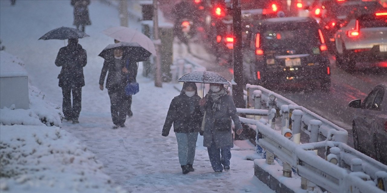 Bir ülkede yoğun kar yağışları nedeniyle 8 kişi hayatını kaybetti